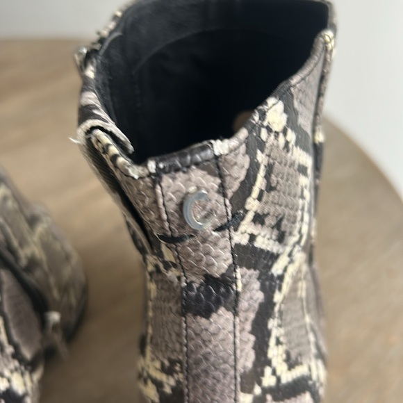 Circus by Sam Edelman Snake Print Pointy Toe Block Heel Ankle Booties Women’s 10 - Picture 13 of 16